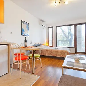  Apartment Студио Ларина